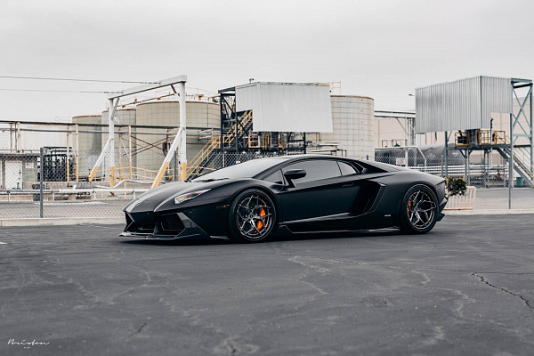 Фото дисков Brixton Forged PF5 Глянцевый темный лак на Lamborghini Aventador