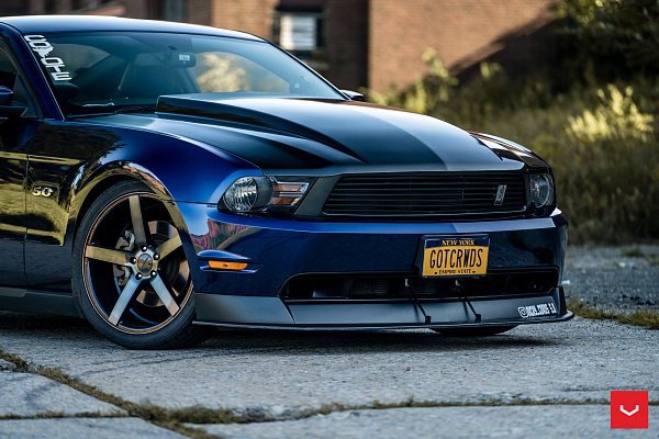 Фото дисков Vossen CV3 Глянцевый темный лак на Ford Mustang V