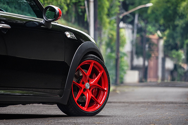 Фото дисков HRE R101 Красный глянец на MINI Cooper III