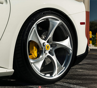 Фото дисков HRE 522M на Ferrari F12