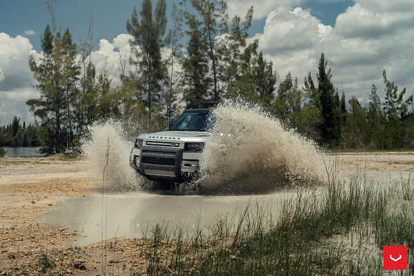 Фото дисков Vossen HF-5 Черный глянец на Land Rover Defender II