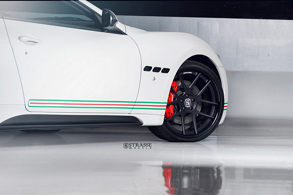 Фото дисков Strasse Wheels SM5 Deep Concave Черный сатин на Maserati GranTurismo I