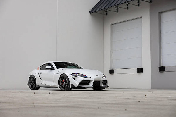 Фото дисков HRE FF11 Сатиновый графит на Toyota Supra A90