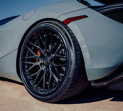 Фото дисков Strasse Wheels SV10M Deep Concave FS на McLaren 720S