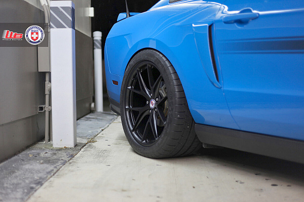 Фото дисков HRE P101 Черный сатин на Ford Mustang V