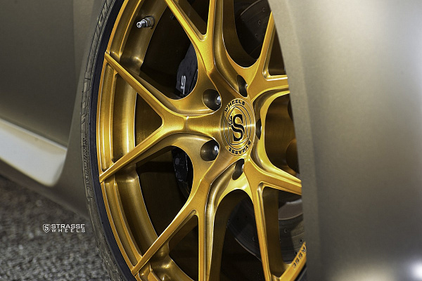 Фото дисков Strasse Wheels SM5R Deep Concave Monoblock Сатиновое золото на Lexus IS II