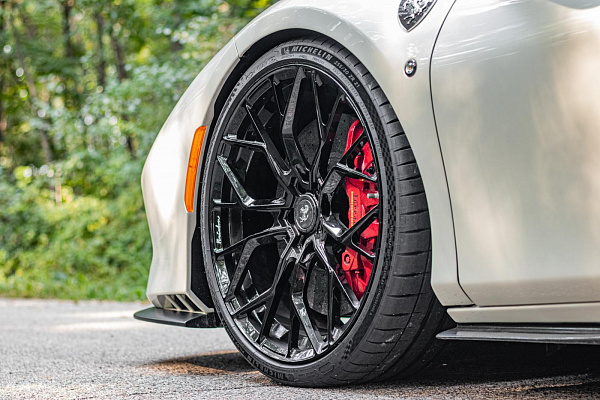 Фото дисков Brixton Forged PF10 Черный глянец на Ferrari F8
