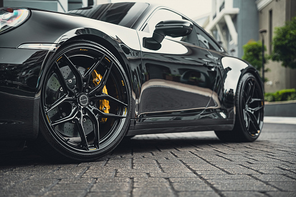Фото дисков Brixton Forged PF12 R / RS Черный глянец на Porsche 911 VIII