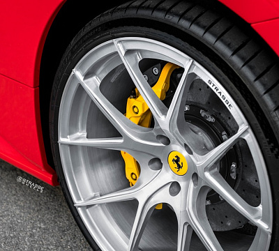 Фото дисков Strasse Wheels SM5R Deep Concave Monoblock на Ferrari 488