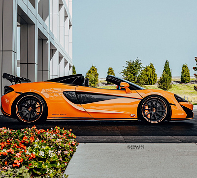 Фото дисков Strasse Wheels SV10T Deep Concave FS на McLaren 570S