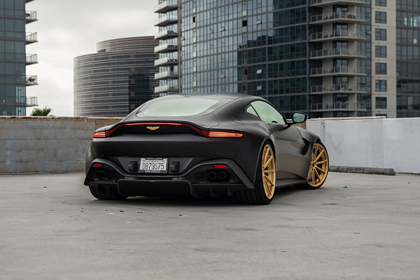Фото дисков Brixton Forged R11-R Глянцевая шампань на Aston Martin Vantage 4