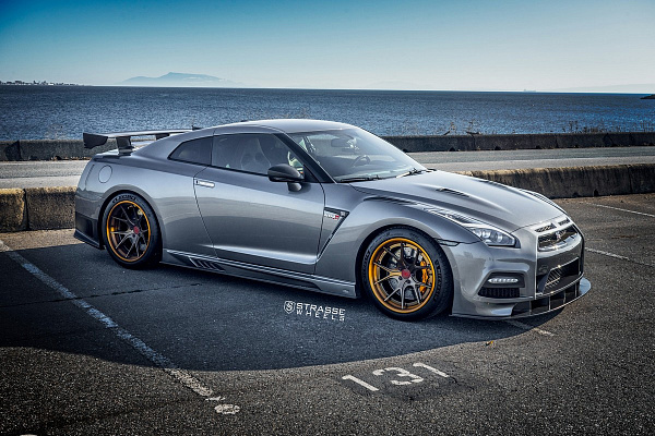 Фото дисков Strasse Wheels SM5R Deep Concave FS Другой цвет на Nissan GT-R