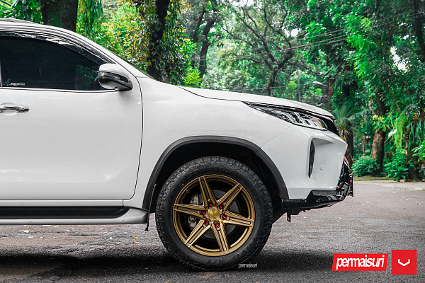 Фото дисков Vossen HF6-2 Глянцевое темное золото на Toyota Fortuner II