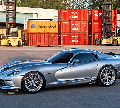Фото дисков Strasse Wheels SM6R Deep Concave FS на Dodge Viper