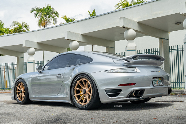 Фото дисков Strasse Wheels SV10-RS Performance Сатиновое золото на Porsche 911 VII