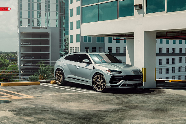 Фото дисков Anrky S3-X4 Глянцевая шампань на Lamborghini Urus