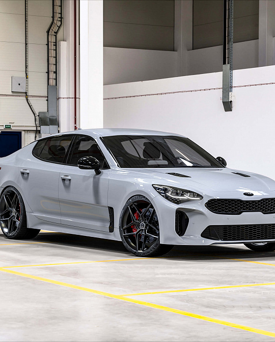 Фото дисков FF11 Черный сатин на Kia Stinger