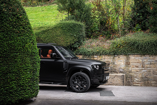 Фото дисков Kahn Type 57 RS Черный матовый на Land Rover Defender II