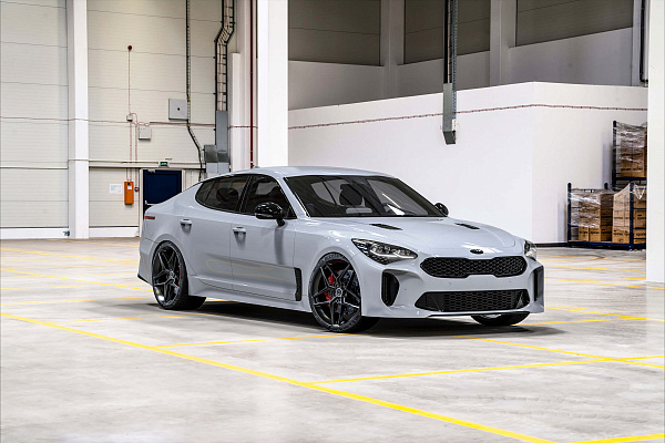 Фото дисков HRE FF11 Черный сатин на Kia Stinger