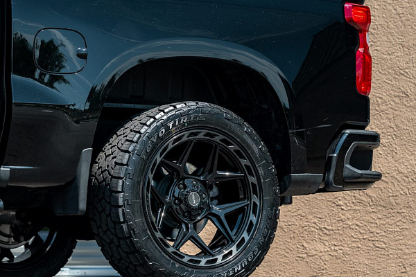 Фото дисков 4PLAY 4P55 Черный глянец на Chevrolet Silverado IV