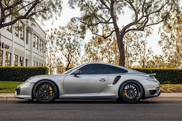 Фото дисков Strasse Wheels SV4 Deep Concave FS Другой цвет на Porsche 911 VII