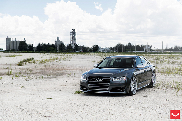 Audi S8 (D4)