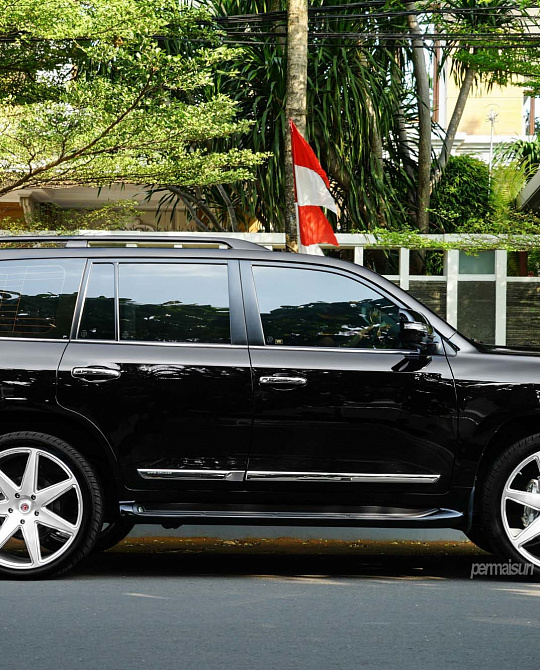 Фото дисков CG-207 Глянцевый лак на Toyota Land Cruiser 200