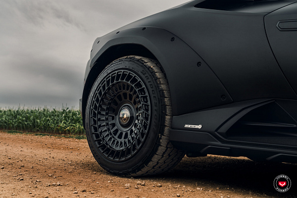 Фото дисков Vossen LC3-13T Черный глянец на Lamborghini Huracan