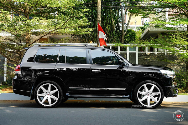 Фото дисков Vossen CG-207 Глянцевый лак на Toyota Land Cruiser 200