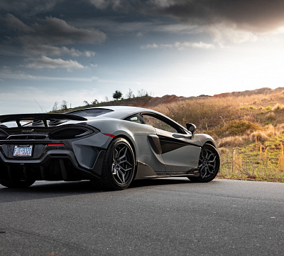 Фото дисков Brixton Forged PF9 на McLaren 600