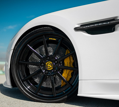 Фото дисков Strasse Wheels R10 Deep Concave FS на Aston Martin Vanquish 2