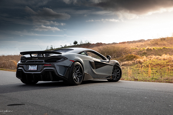 Фото дисков Brixton Forged PF9 Сатиновый графит на McLaren 600