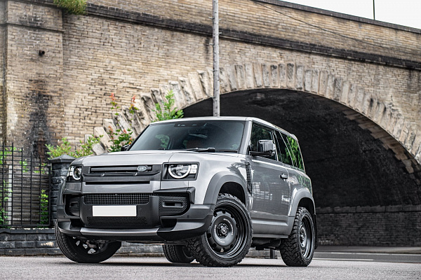 Фото дисков Kahn British Heritage RS Черный сатин на Land Rover Defender II