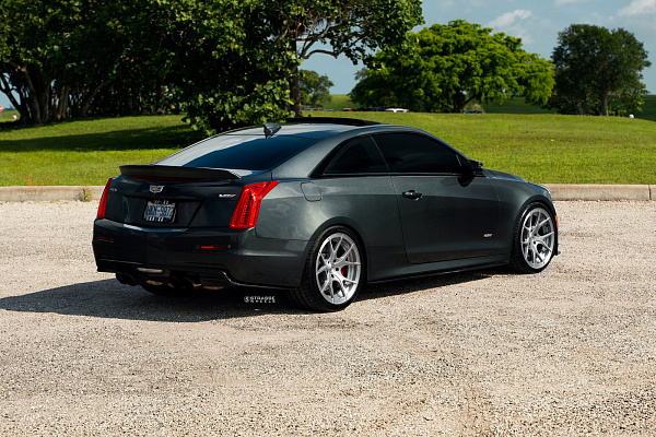 Фото дисков Strasse Wheels SM5R Deep Concave Duoblock Глянцевый темный лак на Cadillac ATS