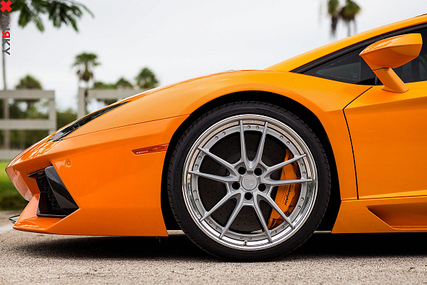 Фото дисков Anrky AN34 Сатиновый лак на Lamborghini Aventador