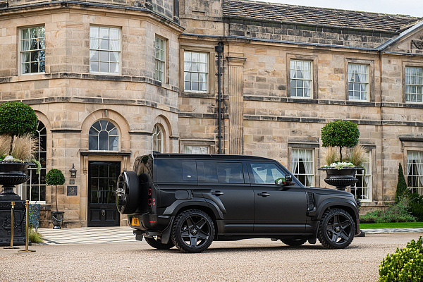 Фото дисков Kahn Mondial Retro RS Черный сатин на Land Rover Defender II