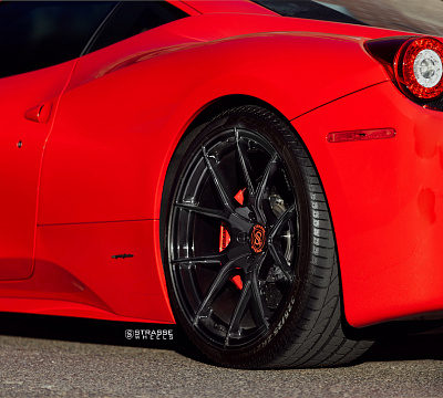 Фото дисков Strasse Wheels SM5R Deep Concave Monoblock на Ferrari 458