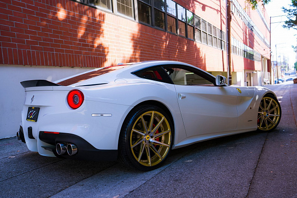 Фото дисков CEC C26 Глянцевое золото на Ferrari F12