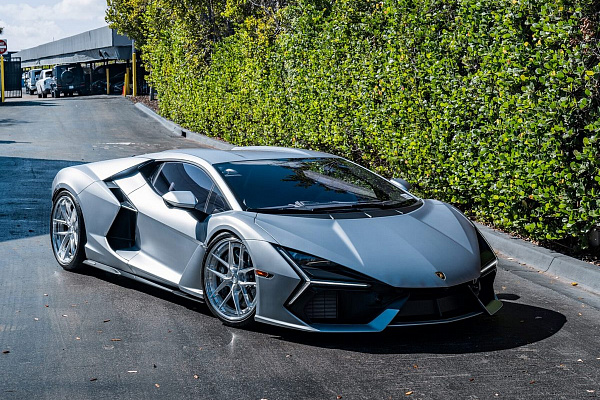 Фото дисков Anrky XR-301 Глянцевый лак на Lamborghini Revuelto