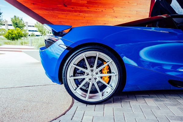 Фото дисков Strasse Wheels SV10 Deep Concave Duoblock Глянцевый лак на McLaren 720S