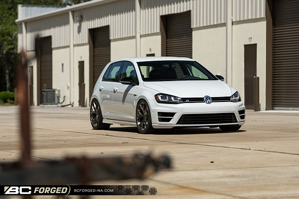 Фото дисков BC Forged RZ21 Глянцевая бронза на Volkswagen Golf VII