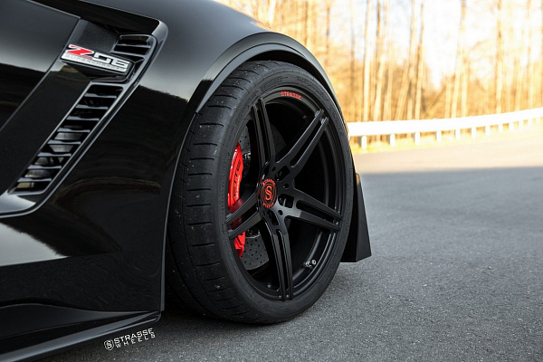 Фото дисков Strasse Wheels SP5R Deep Concave Monoblock Черный сатин на Chevrolet Corvette C7