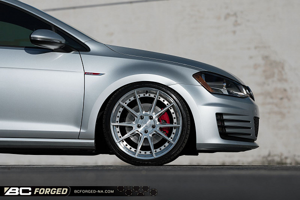 Фото дисков BC Forged HCA382 Глянцевый лак на Volkswagen Golf VII