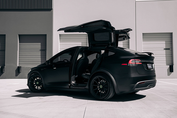 Фото дисков Brixton Forged R11-R Черный матовый на Tesla Model X