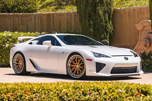 Фото дисков Anrky AN30 Сатиновое золото на Lexus LFA
