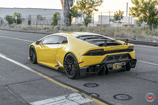 Фото дисков Vossen EVO-6T Черный глянец на Lamborghini Huracan