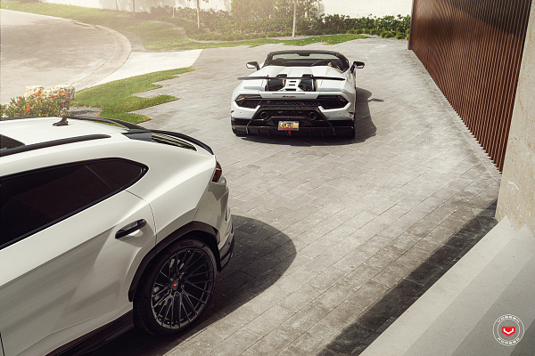 Фото дисков Vossen EVO-6T Черный глянец на Lamborghini Urus