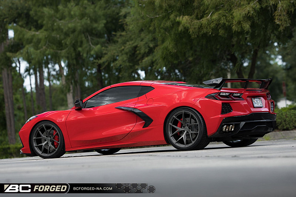 Фото дисков BC Forged RZ21 Глянцевый графит на Chevrolet Corvette C8