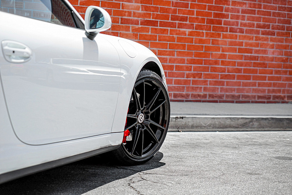 Фото дисков HRE FF04 Черный глянец на Porsche 911 VII