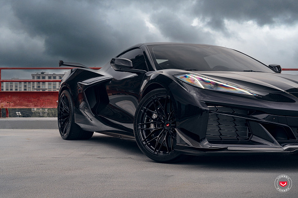 Фото дисков Vossen S21-02 Черный глянец на Chevrolet Corvette C8